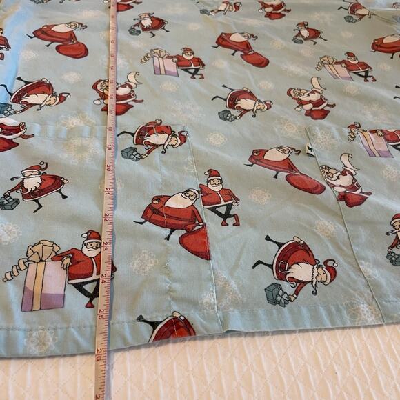 Peppermint Santa Print Scrub Top Blue Red White Holiday Christmas 100% Cotton - Picture 4 of 8